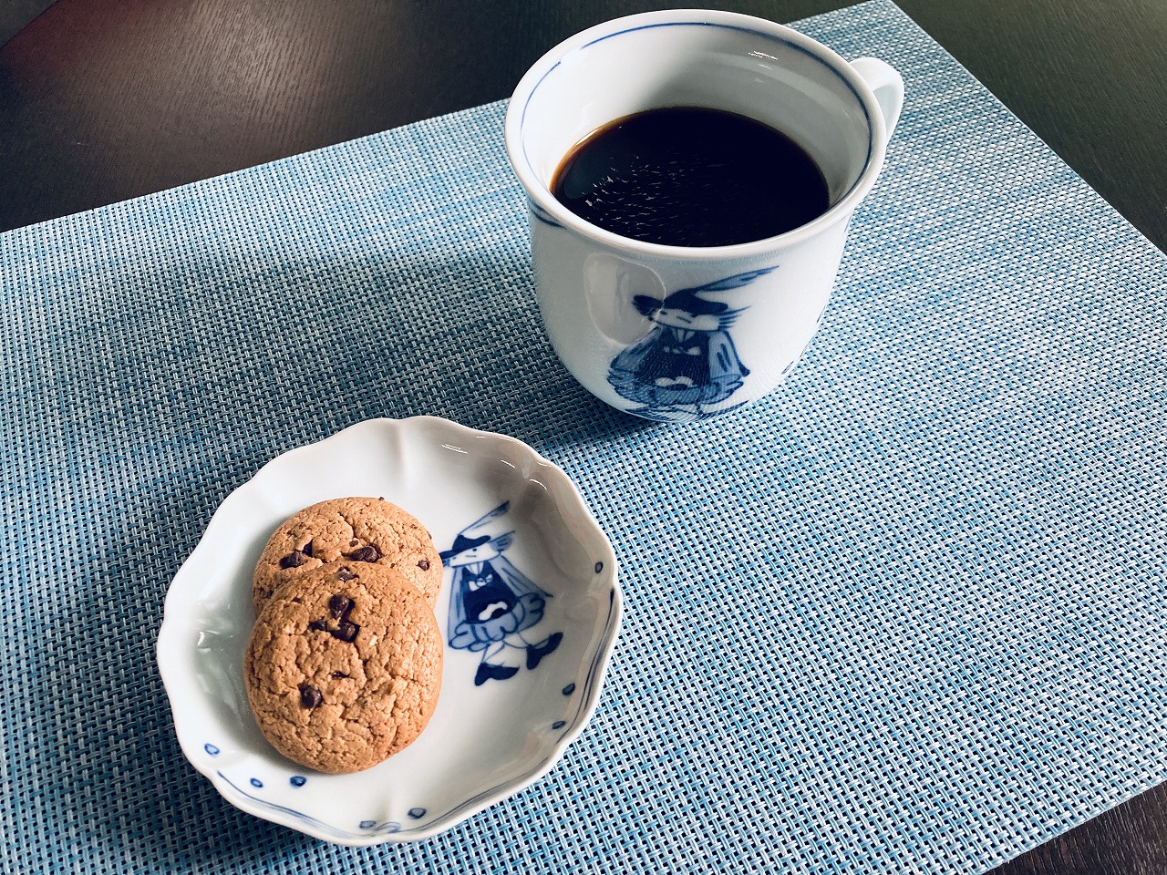 クラシックシリーズ 紅毛青花反マグカップ しん窯青花