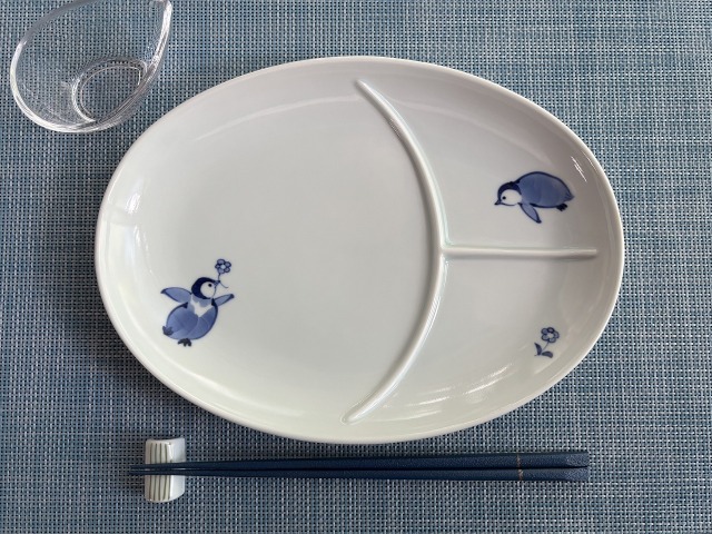はなちゃんペンギン仕切皿 しん窯青花