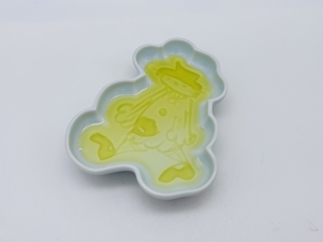 マント異人 刻の小皿