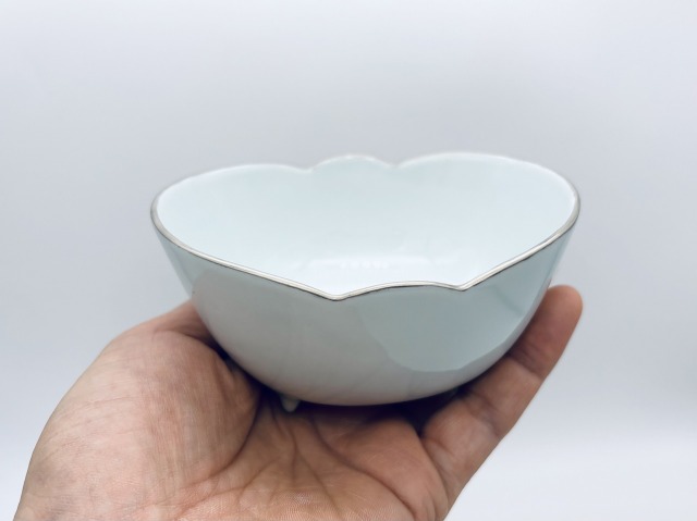 プラチナ三つ足楕円小付 しん窯青花匠