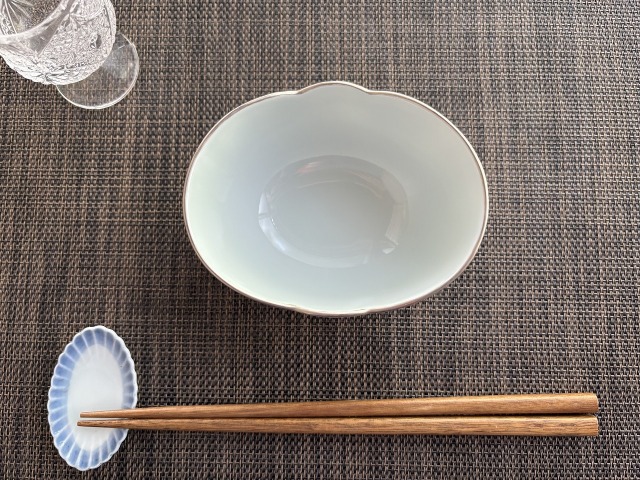 プラチナ三つ足楕円小付 しん窯青花匠