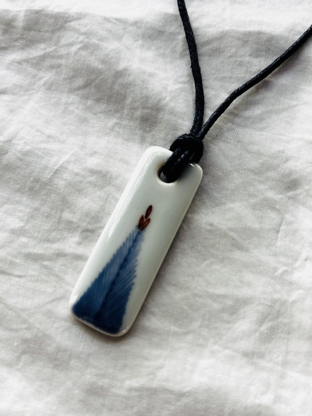 染錦菱松文ペンダント