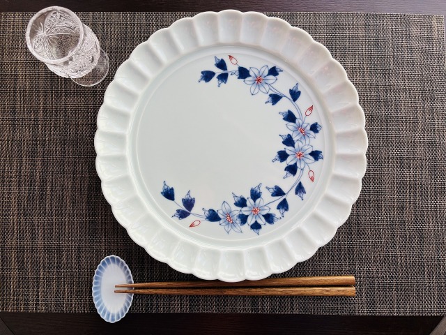 染錦鉄線花菊割皿 しん窯青花匠 限定商品