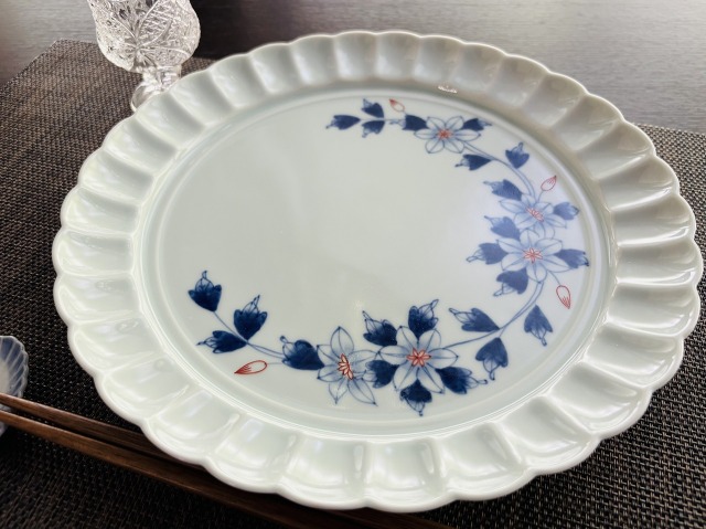 染錦鉄線花菊割皿 しん窯青花匠 限定商品