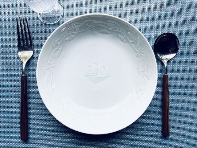 陽刻唐草帆船丸鉢